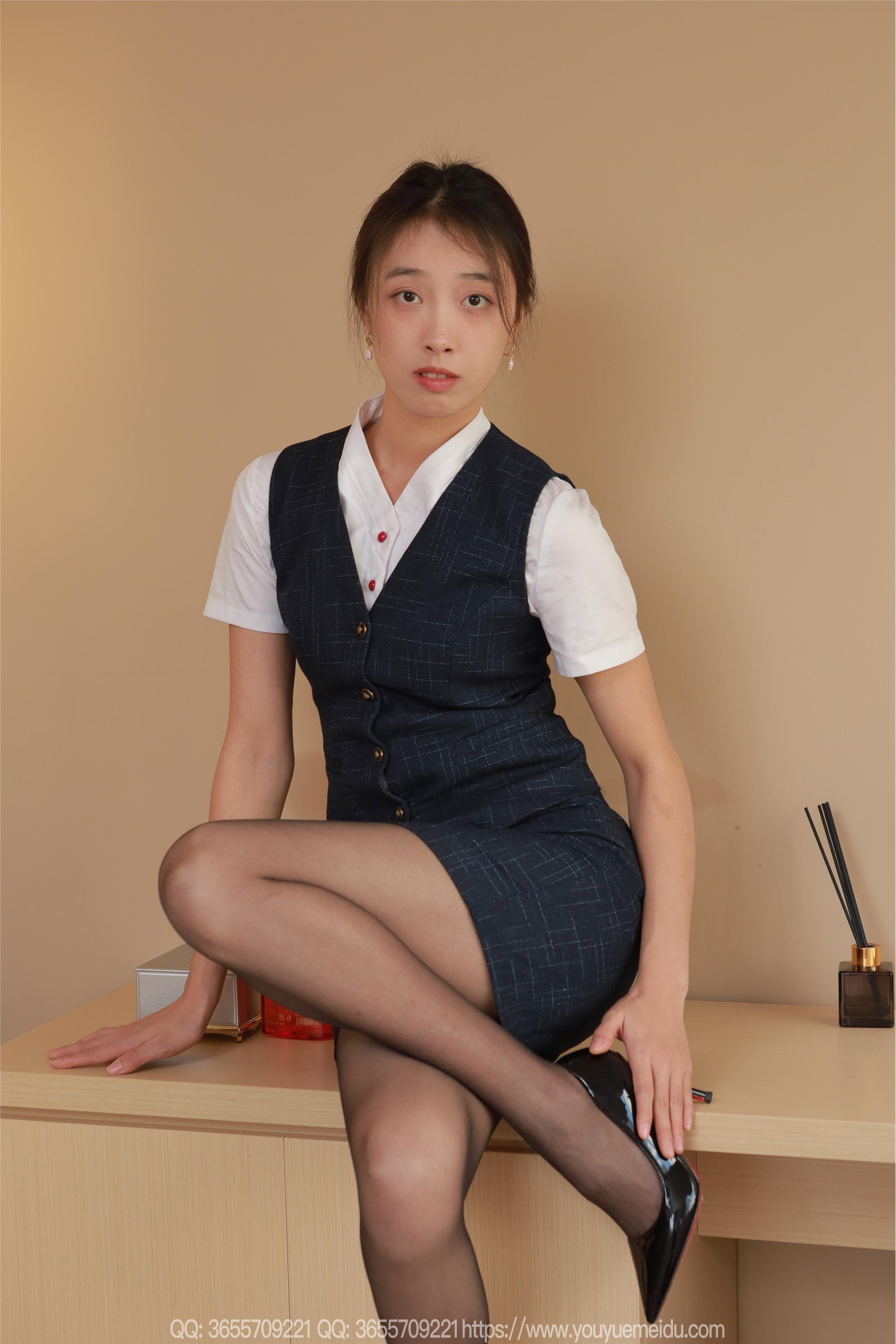 IESS异思趣向  2025.03.17 丝享家 2003 小九《黑丝服务生（上）》